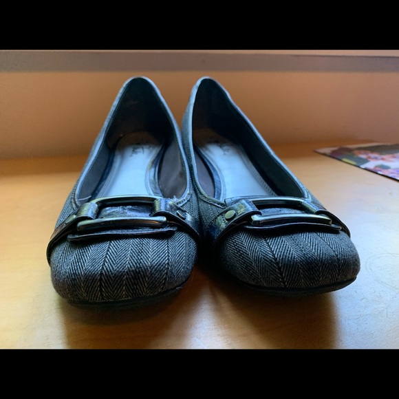 COPY - Barely worn LifeStride pumps - Picture 3 of 4